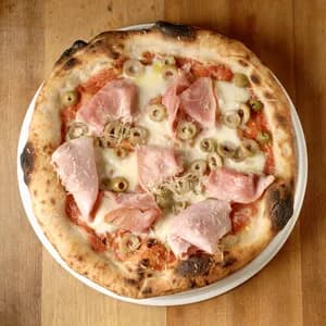 Pizza Jamón Aceituna